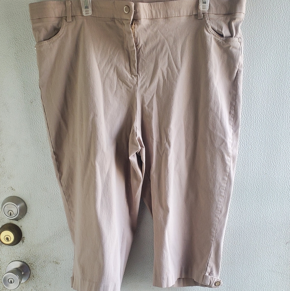 Womens Capri pants